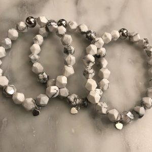Howlite Mini Heart Charm Healing Crystal Bracelet